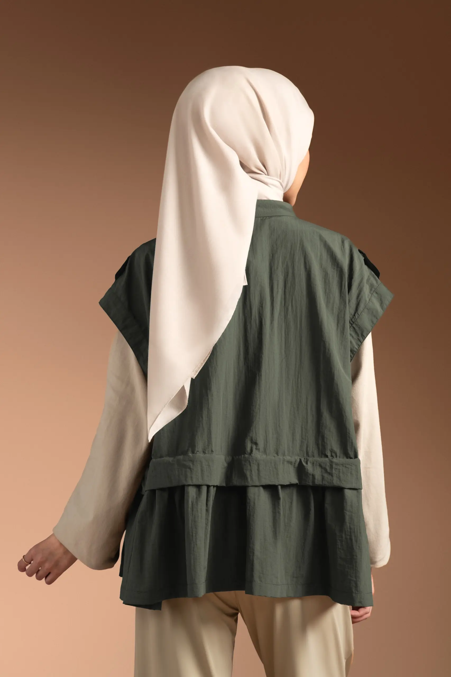 MARGOT 2.0 FRILL VEST DEEP GREEN