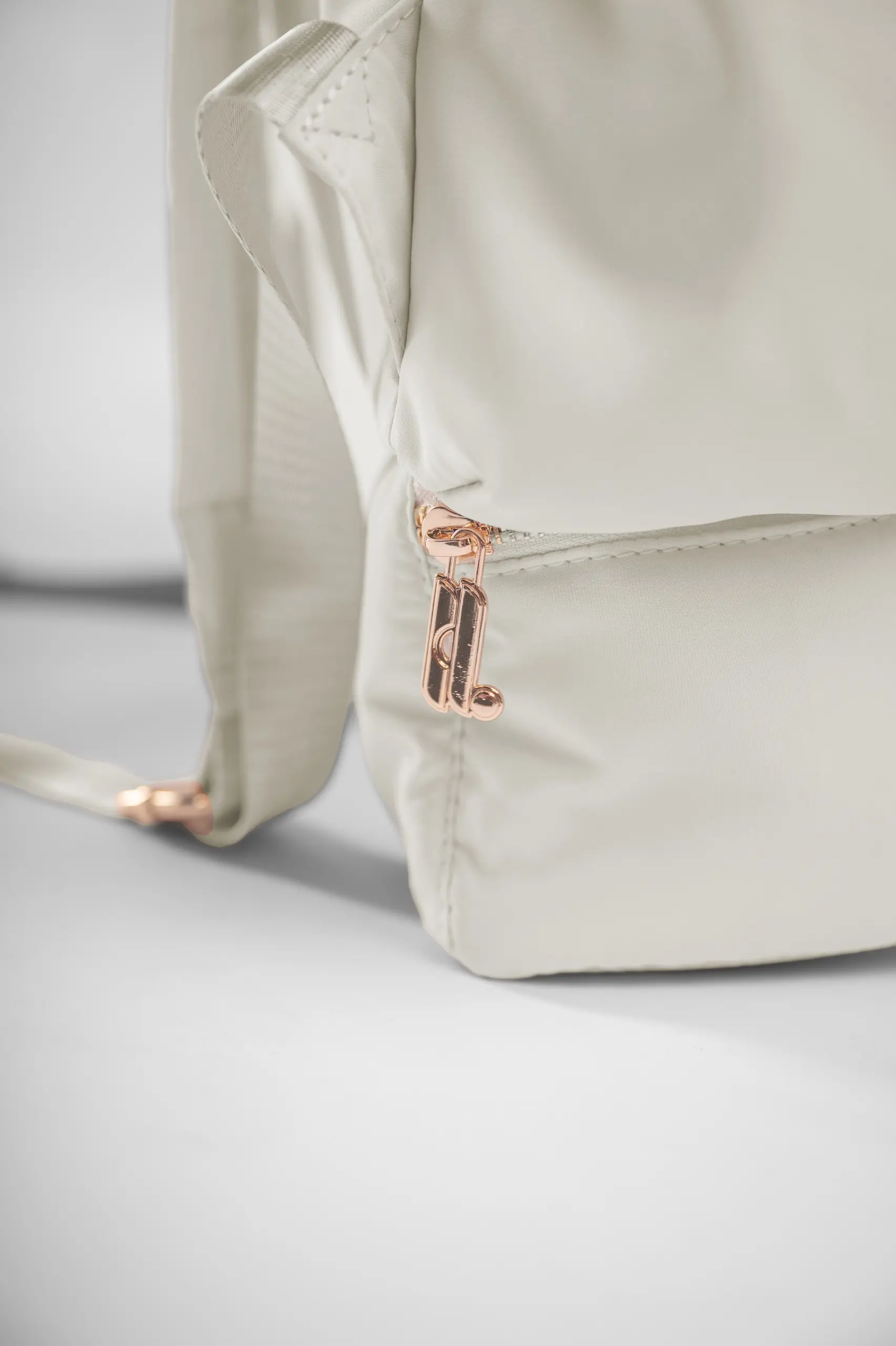 RUNERA BACKPACK IVORY