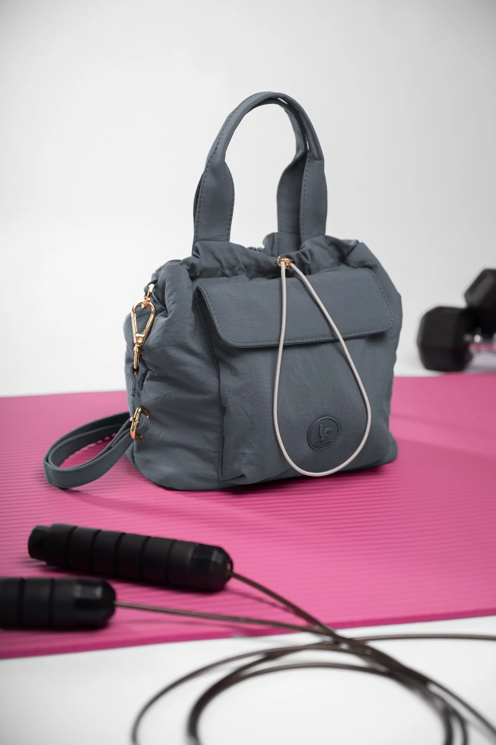 RUNERA SLING BAG CHARCOAL