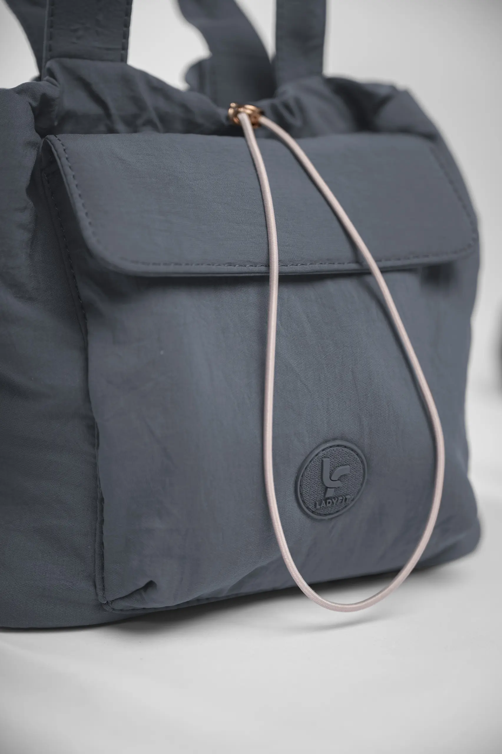 RUNERA SLING BAG CHARCOAL