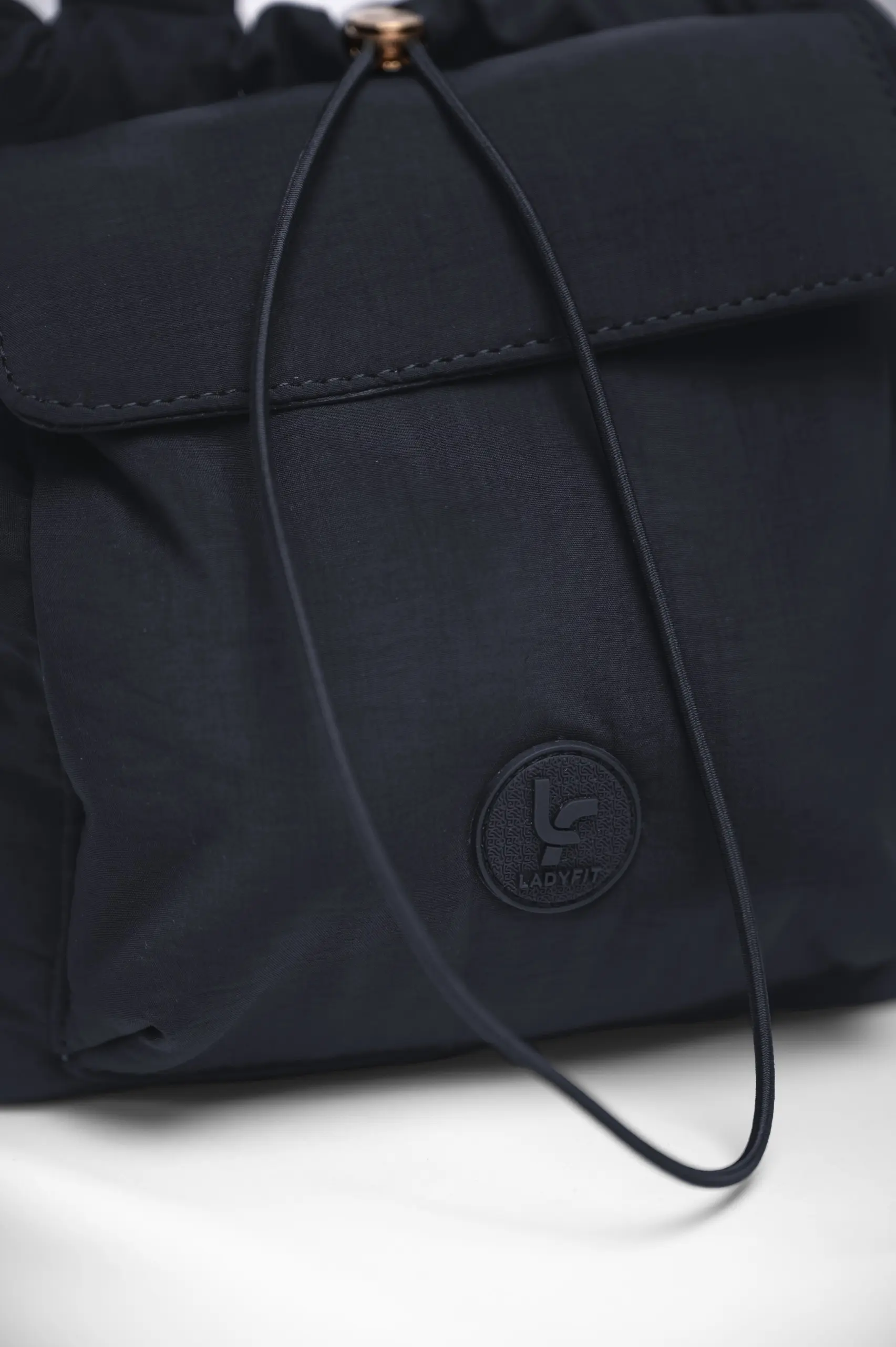 RUNERA SLING BAG ONYX