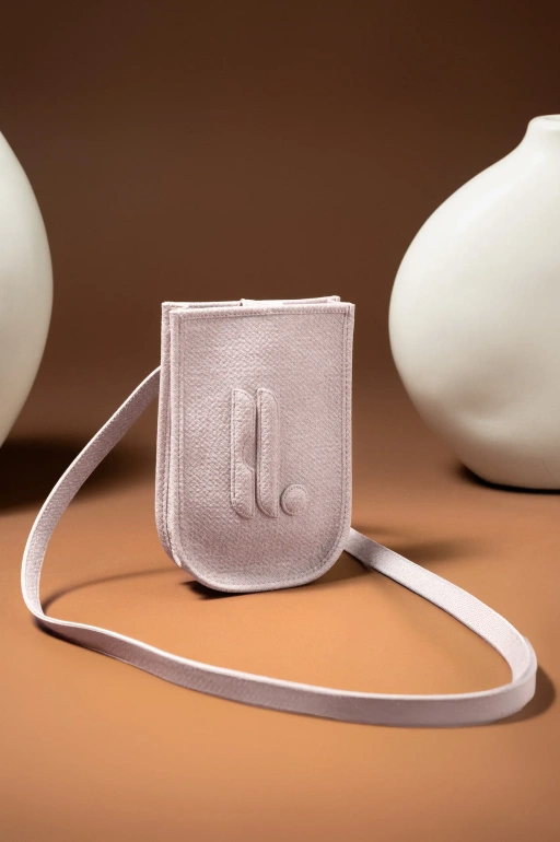 Image of BLEUETTE PHONE BAG DOVE