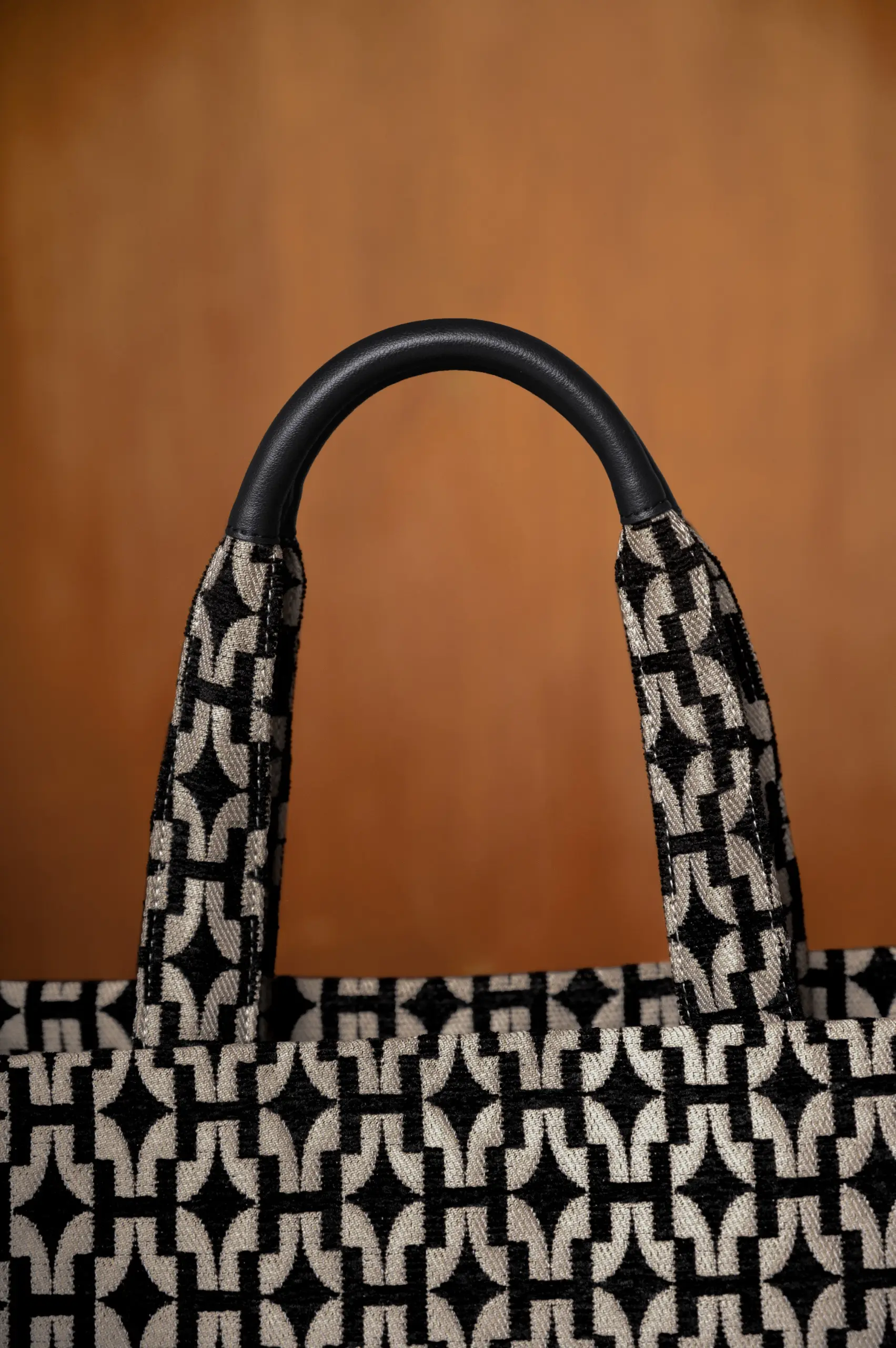 SIGNATURE H JACQUARD TOTEBAG ONYX