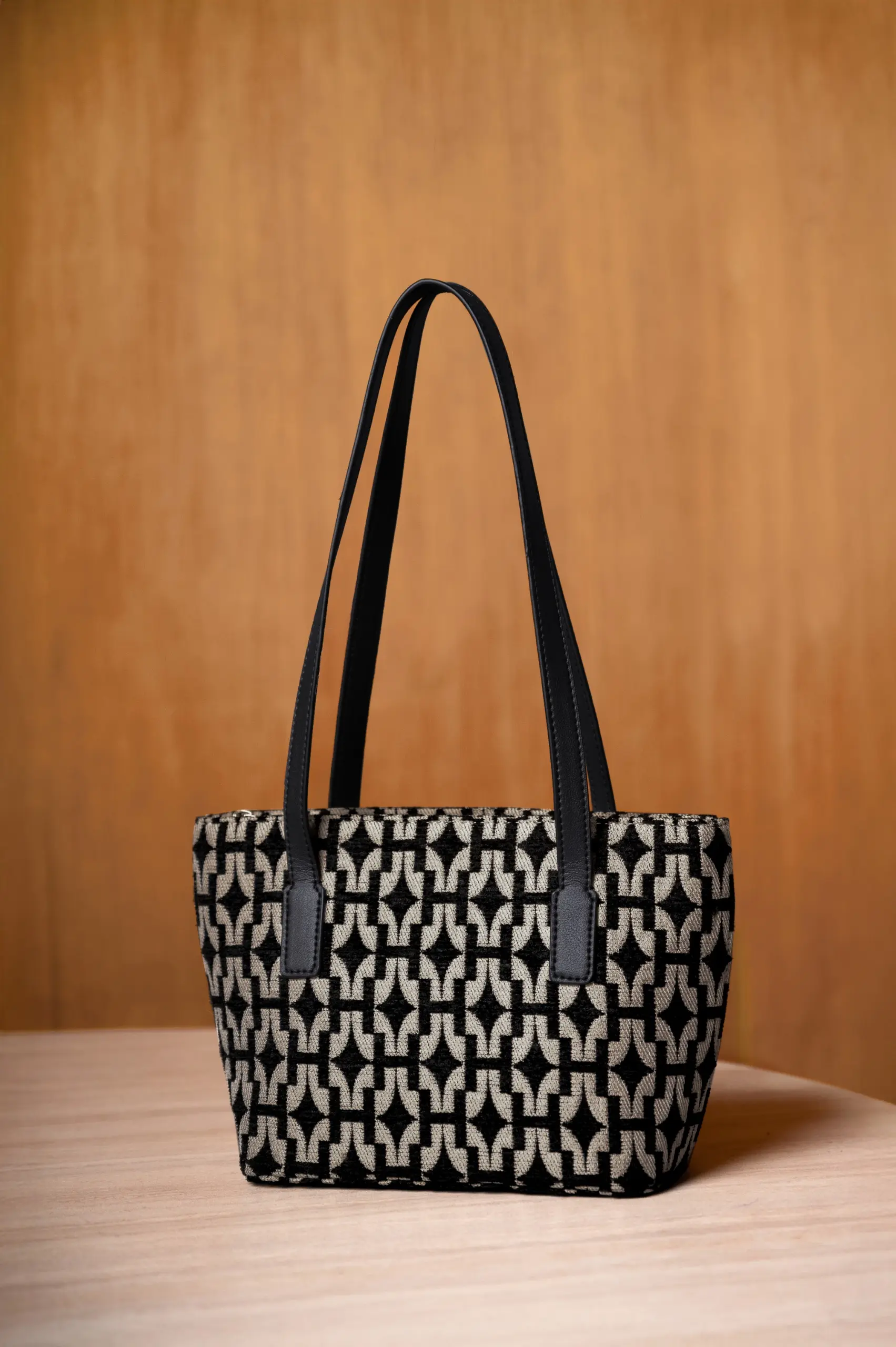 SIGNATURE H JACQUARD TOTEBAG ONYX