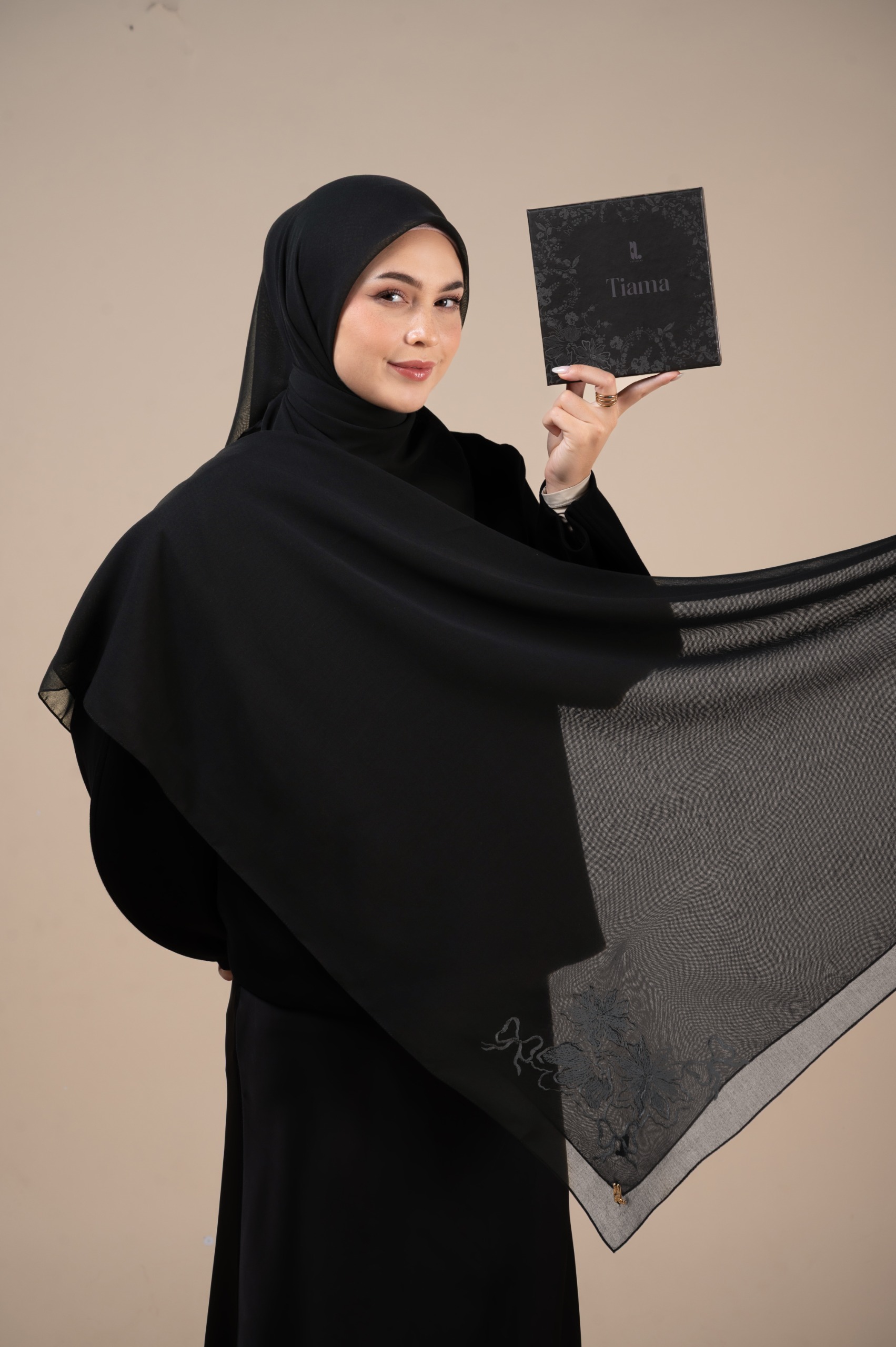 TIAMA SCARF BLACK