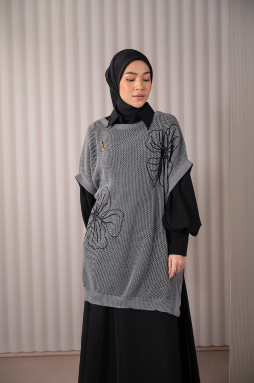 Image of MARÉA KNIT CHARCOAL