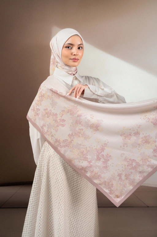 Image of ELOK SCARF PUSPA