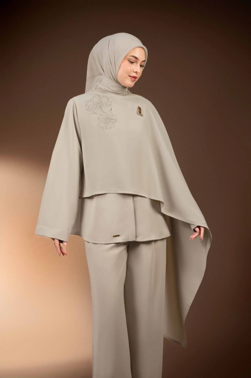 Image of BLUS BERSELENDANG TENTREM SAVANA