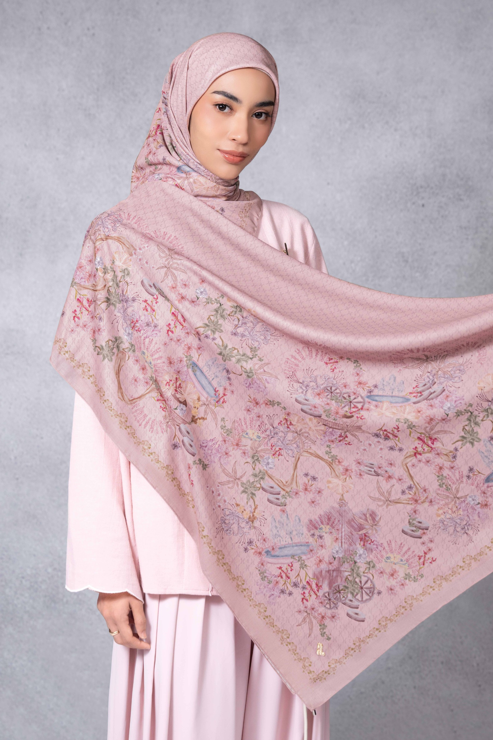 BEYOND BATAVIA SCARF PEACHSKIN