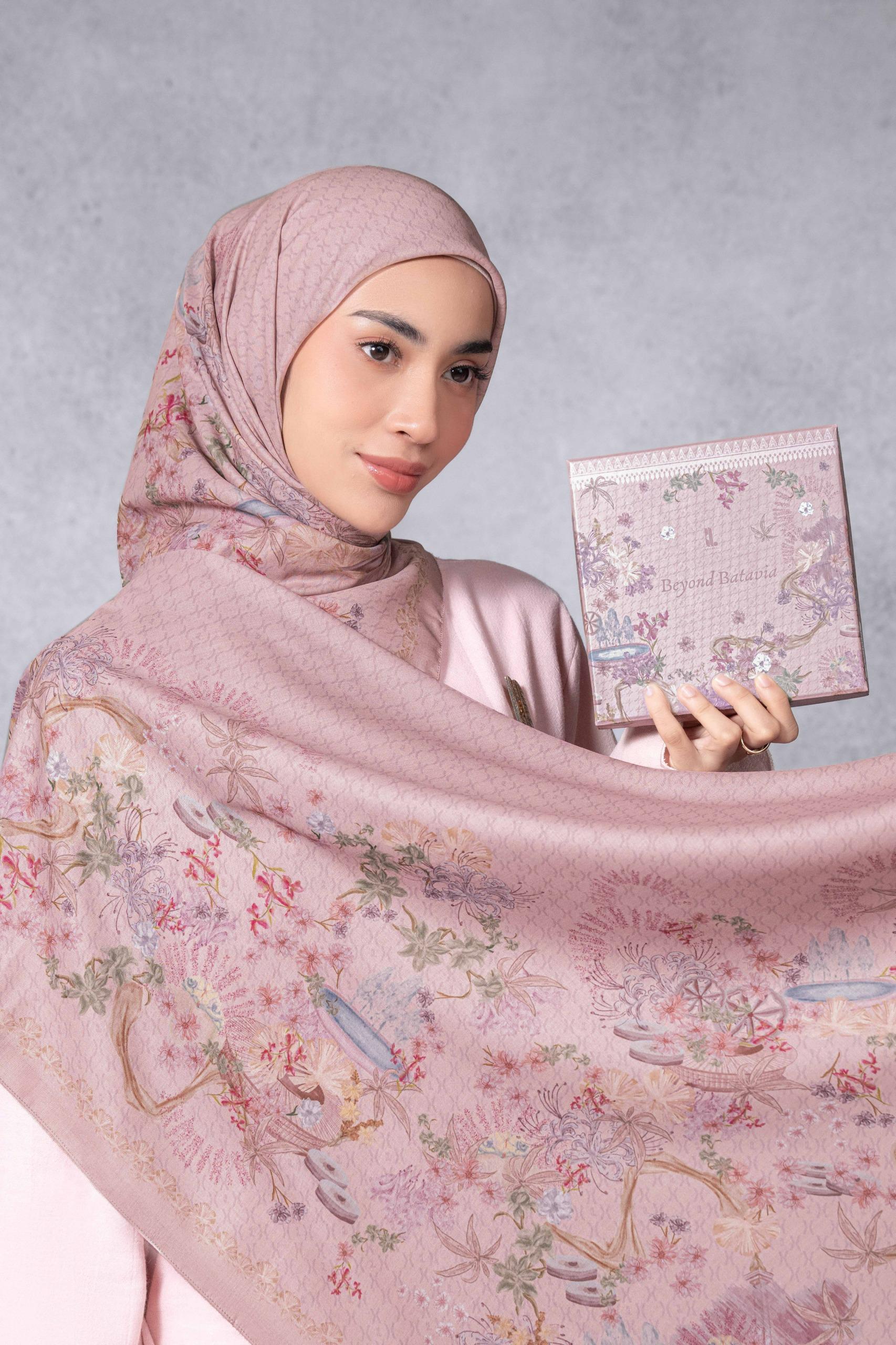 BEYOND BATAVIA SCARF PEACHSKIN