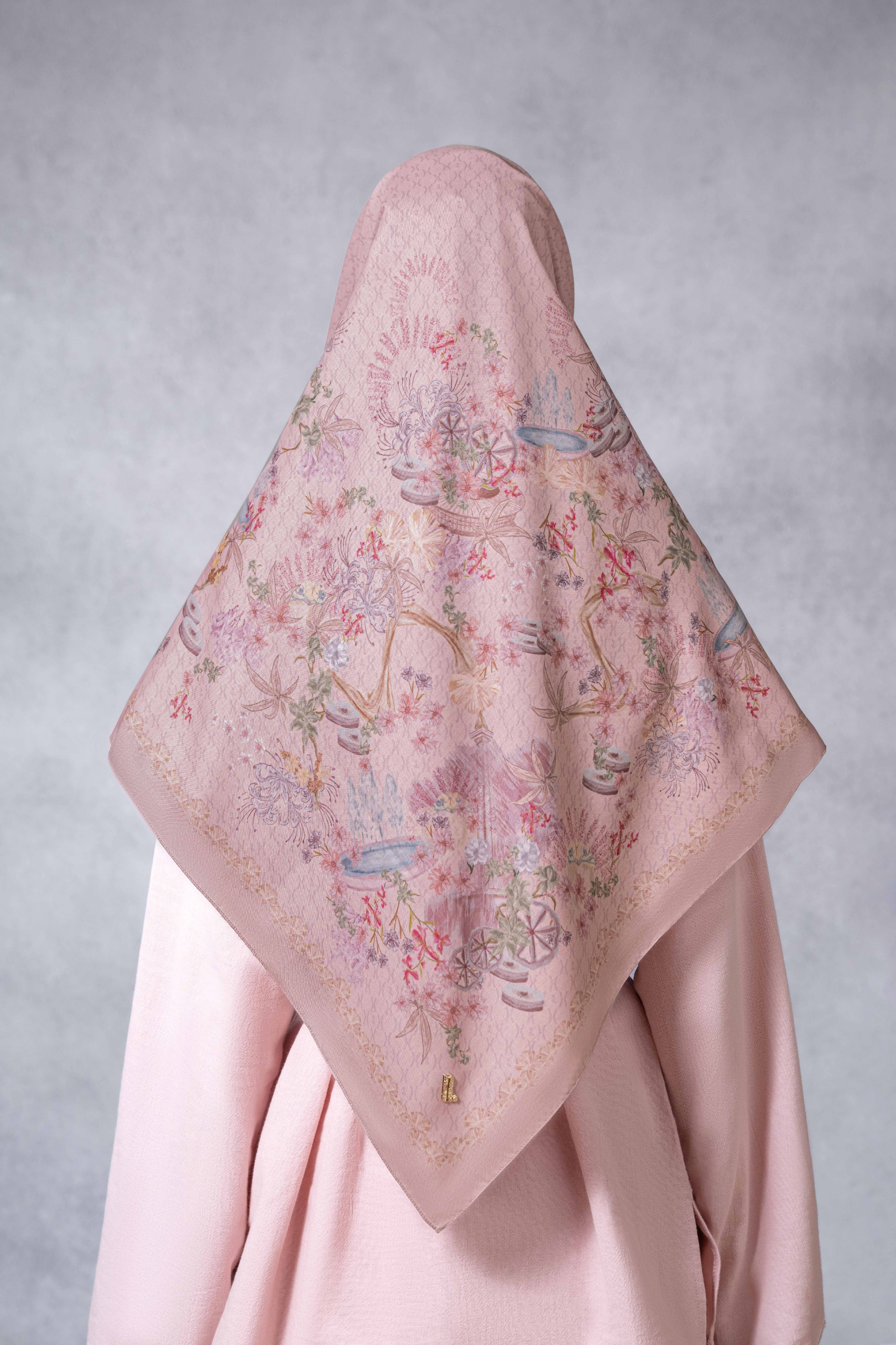 BEYOND BATAVIA SCARF PEACHSKIN