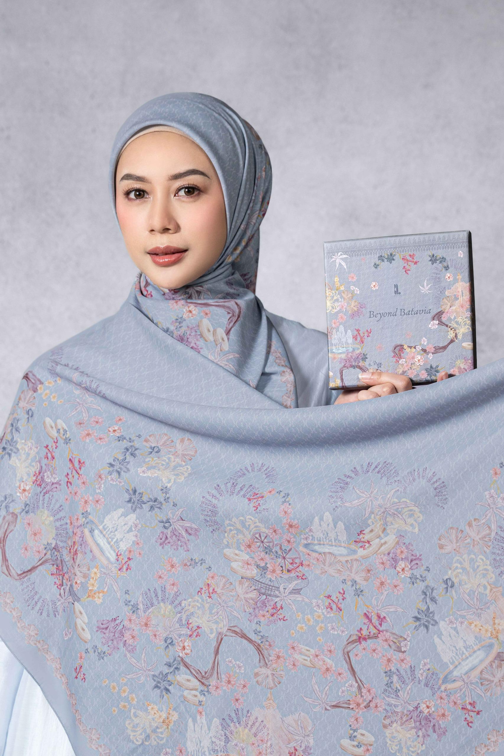 BEYOND BATAVIA SCARF BLUEBELL