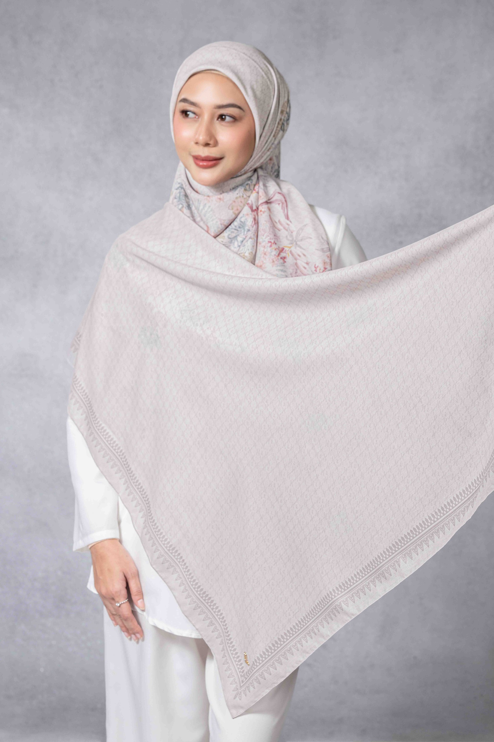BEYOND BATAVIA SCARF OPALINE