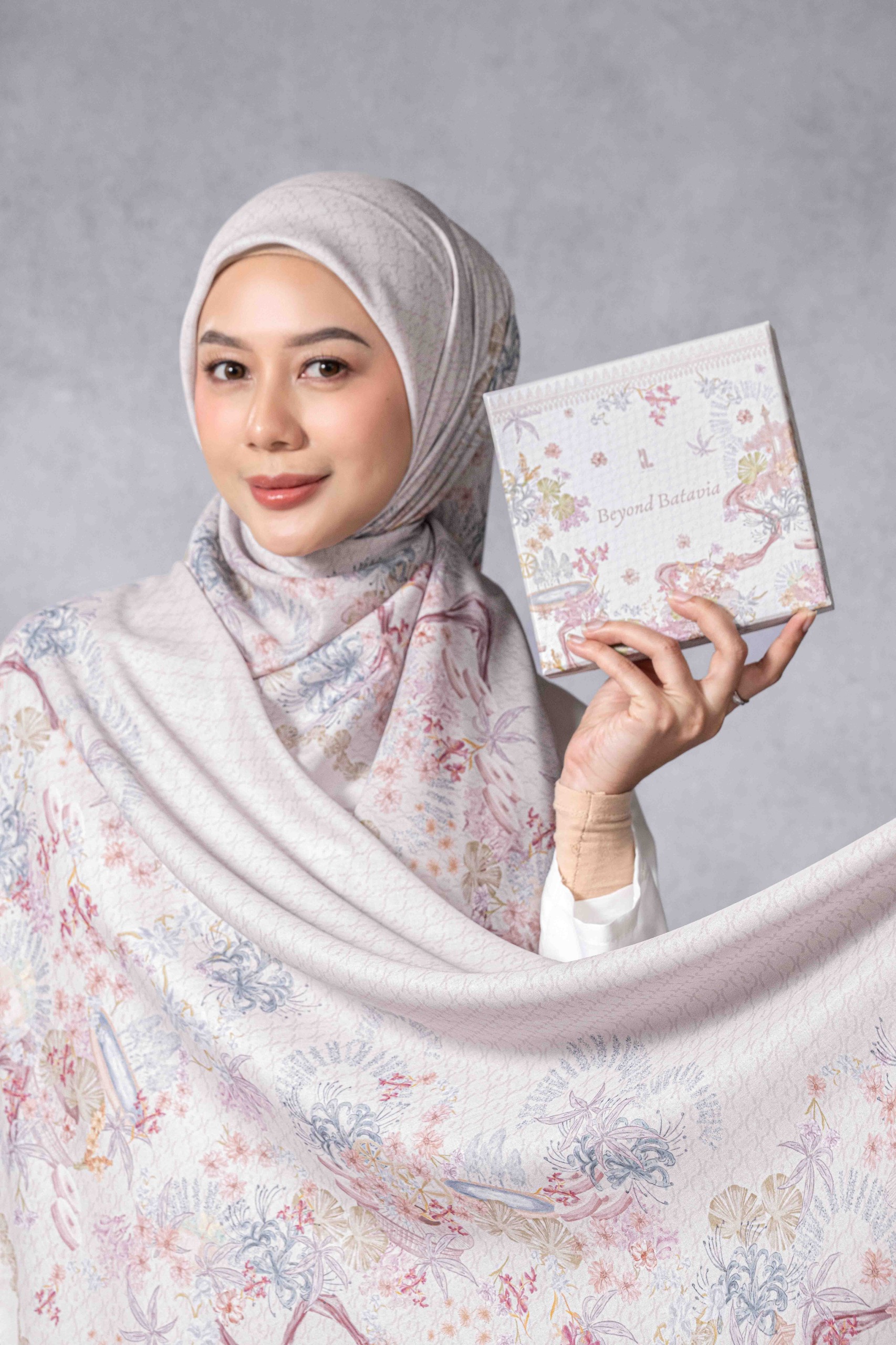 BEYOND BATAVIA SCARF OPALINE