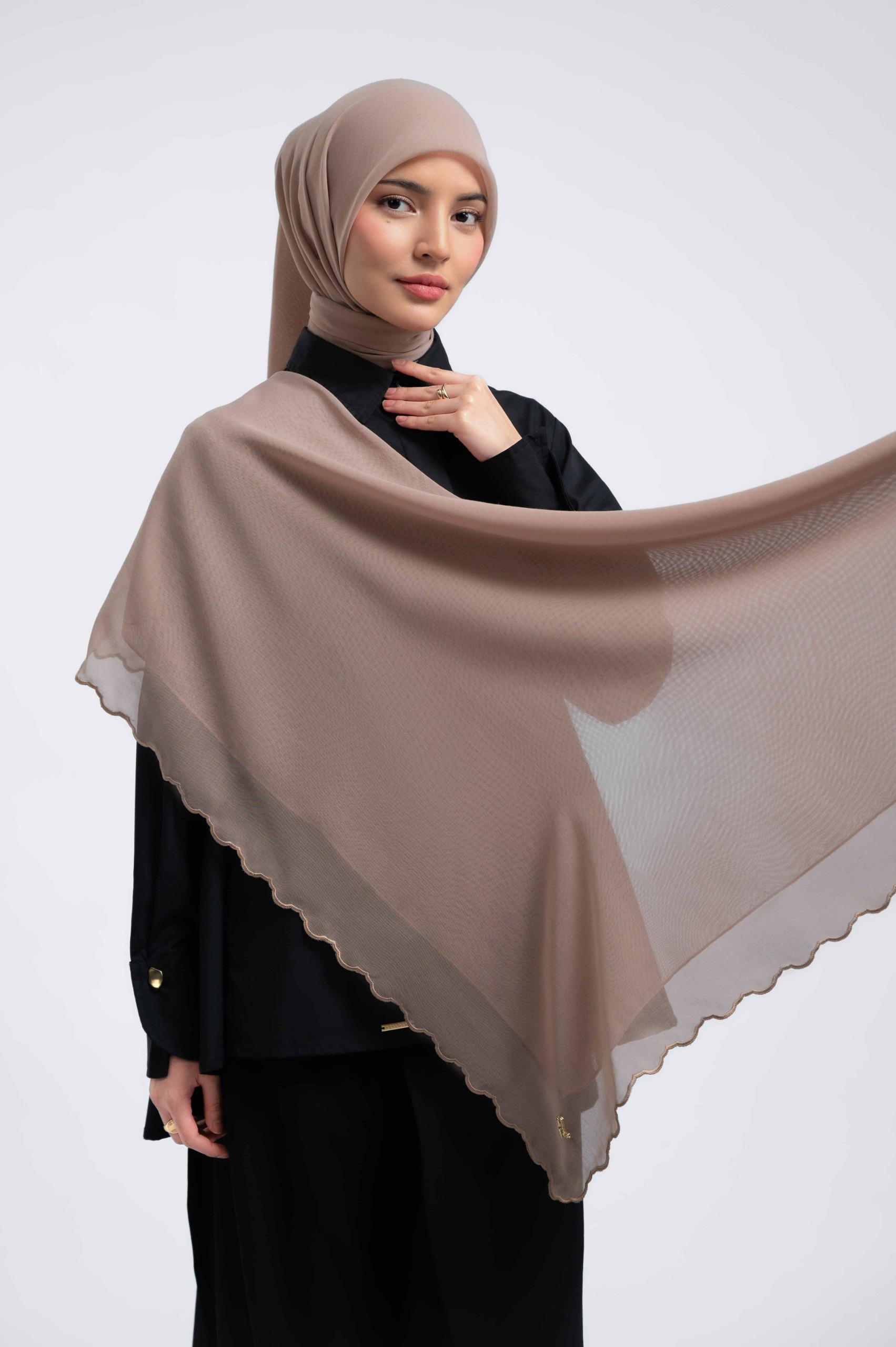 WAVY SCARF MILKTEA