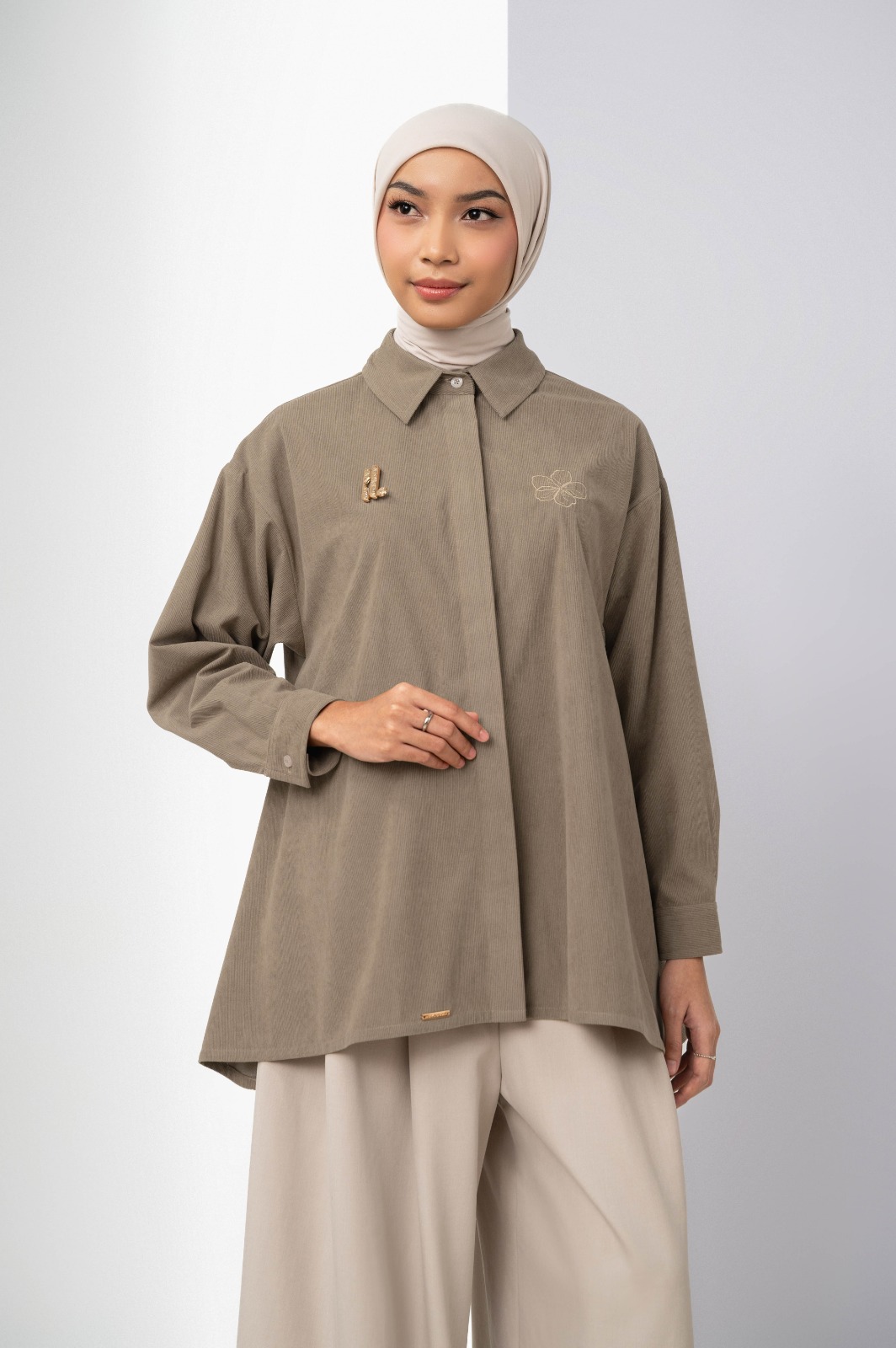 RAEHA FLARE SHIRT TRUFFLE