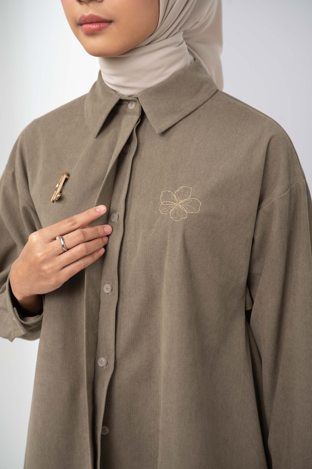 RAEHA FLARE SHIRT TRUFFLE