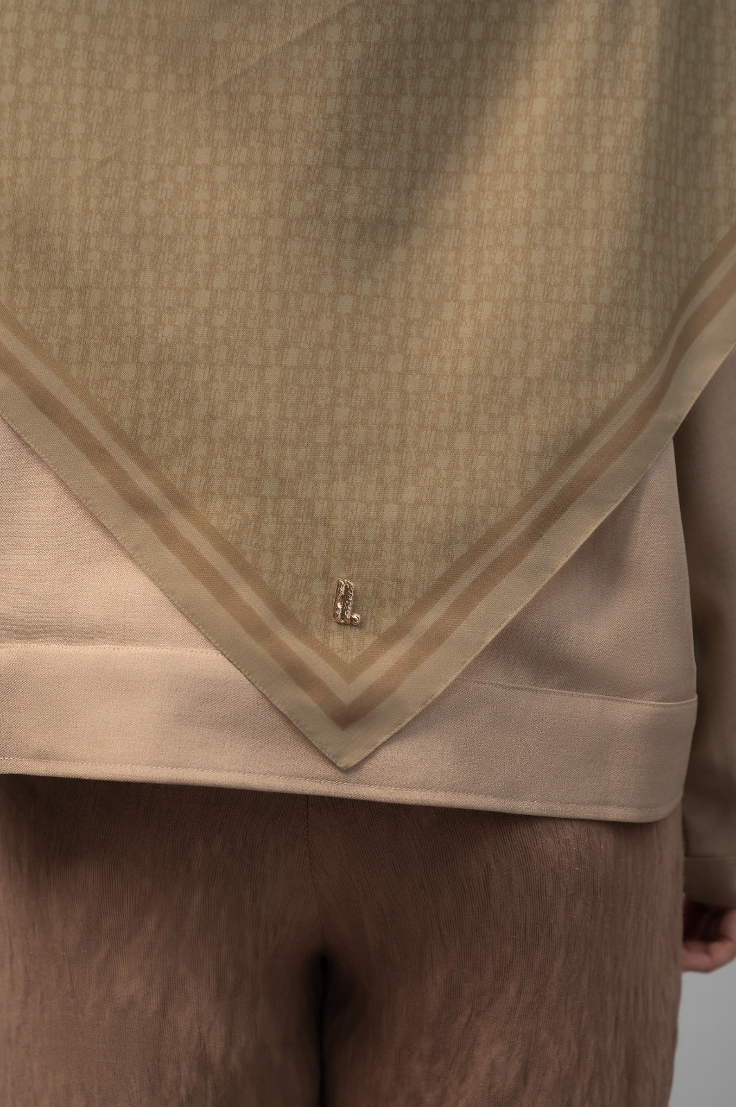 EDGE SCARF BISCOTTI