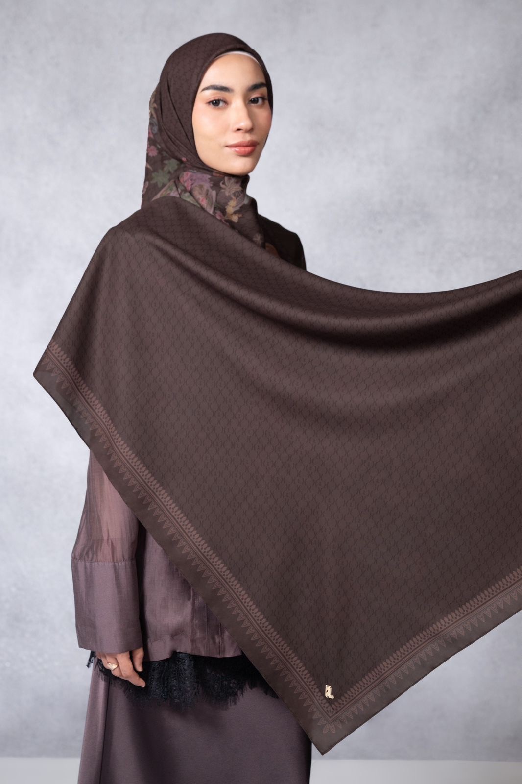 BEYOND BATAVIA SCARF BRUNETTE