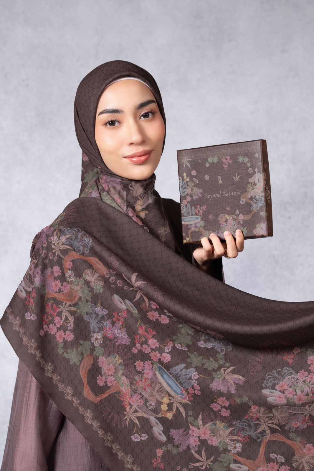 BEYOND BATAVIA SCARF BRUNETTE