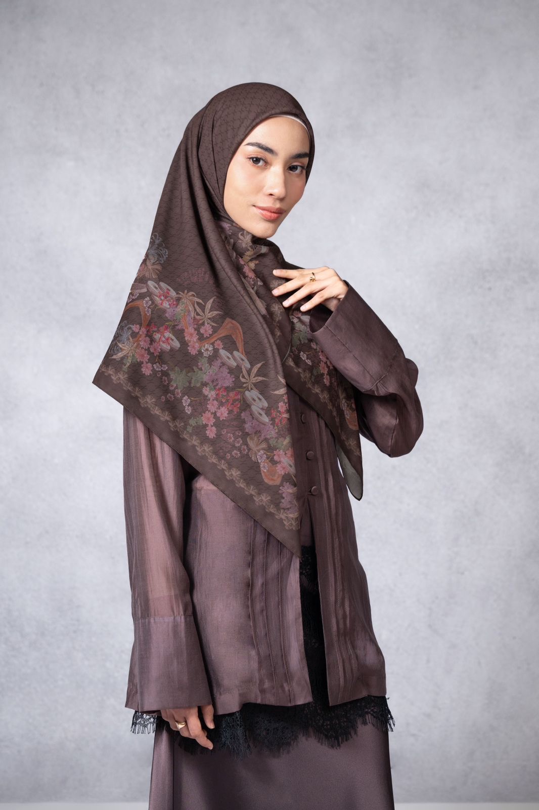 BEYOND BATAVIA SCARF BRUNETTE