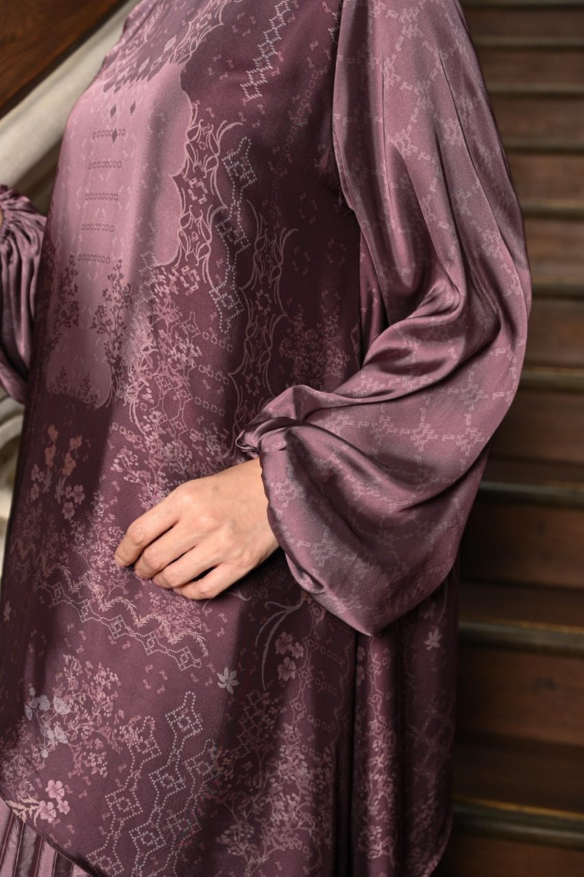 LEVAUGHN LAVISH BLOUSE MAROON