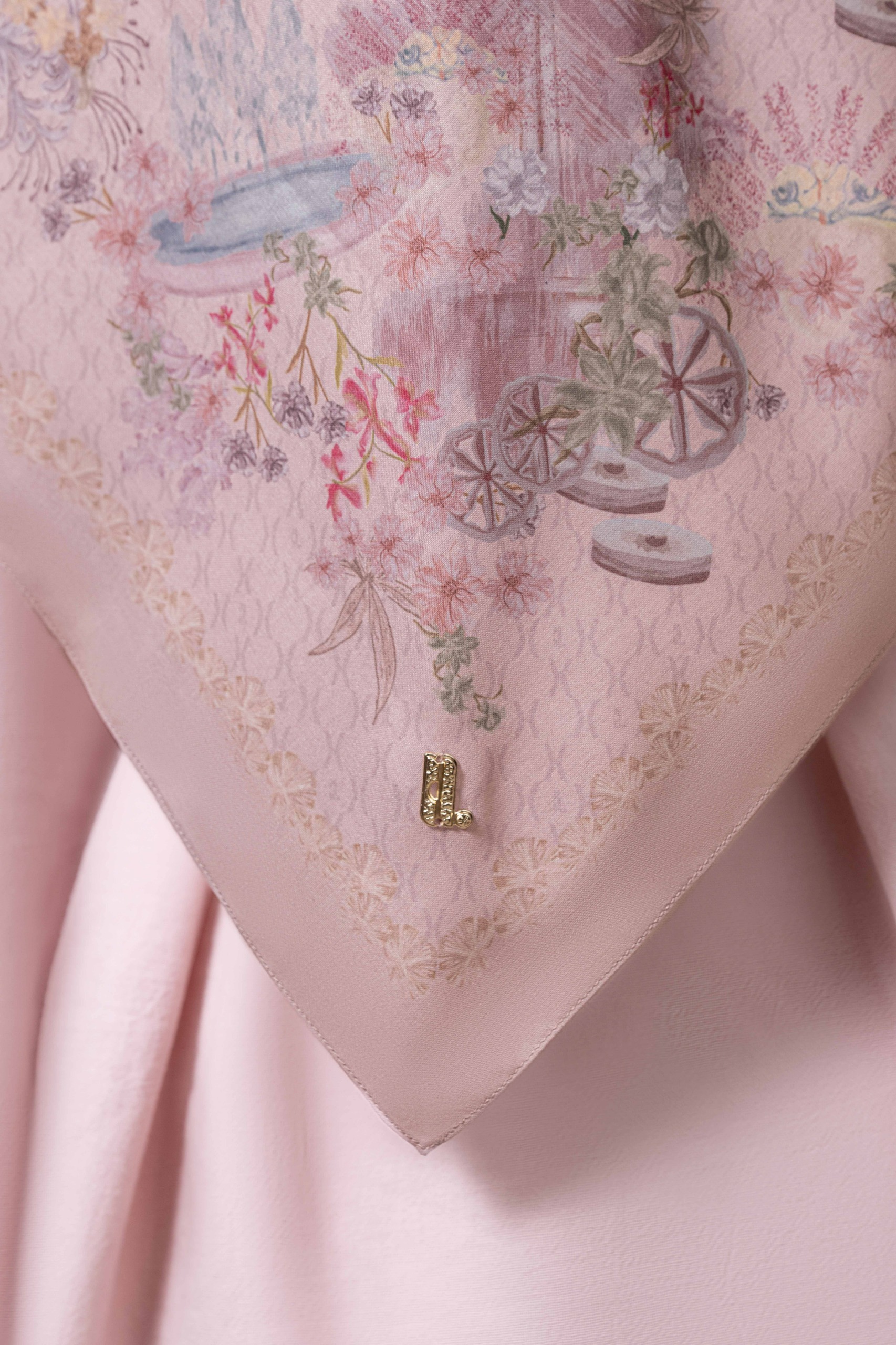 BEYOND BATAVIA SCARF PEACHSKIN