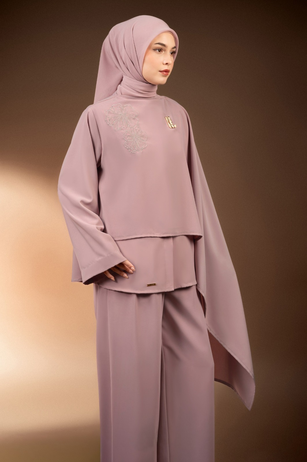 BLUS BERSELENDANG TENTREM