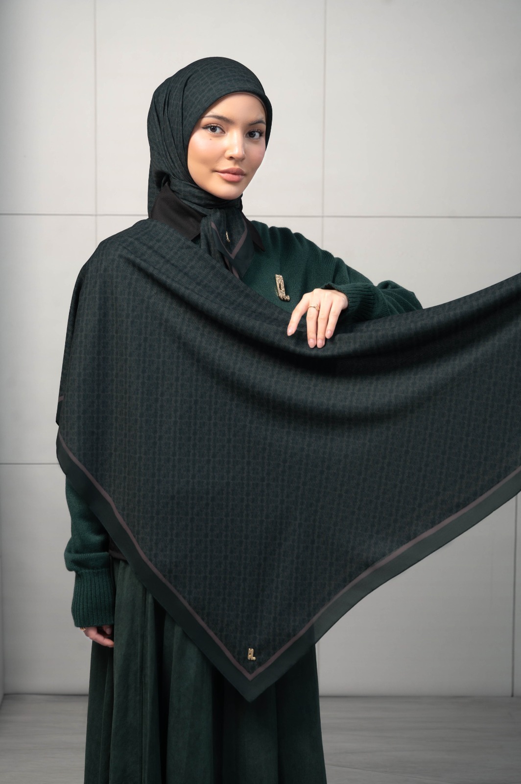 EDGE SCARF PINE