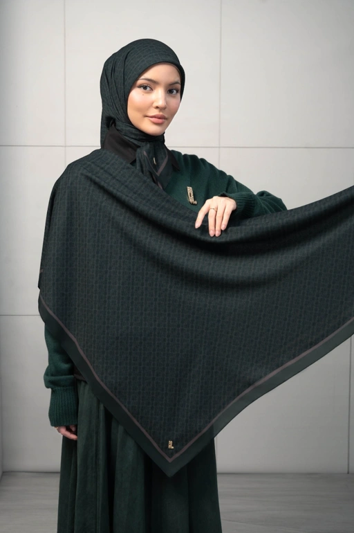 EDGE SCARF PINE