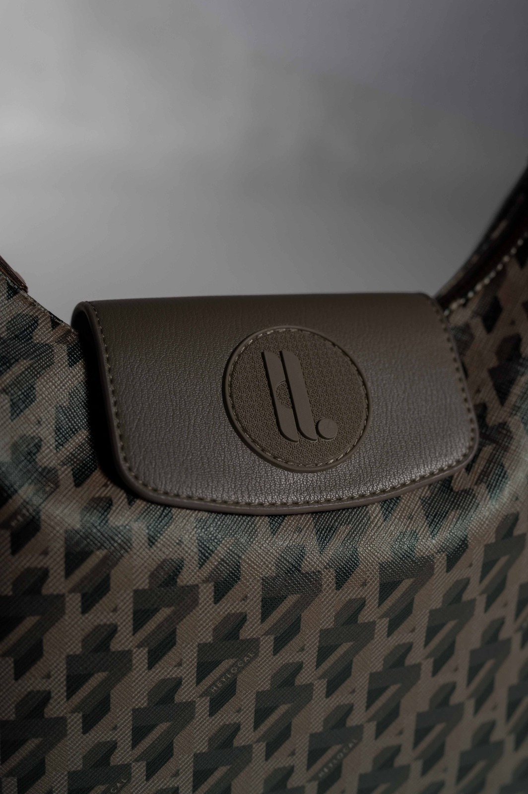 MODEGRAM DE H MIDI HOBO BARK