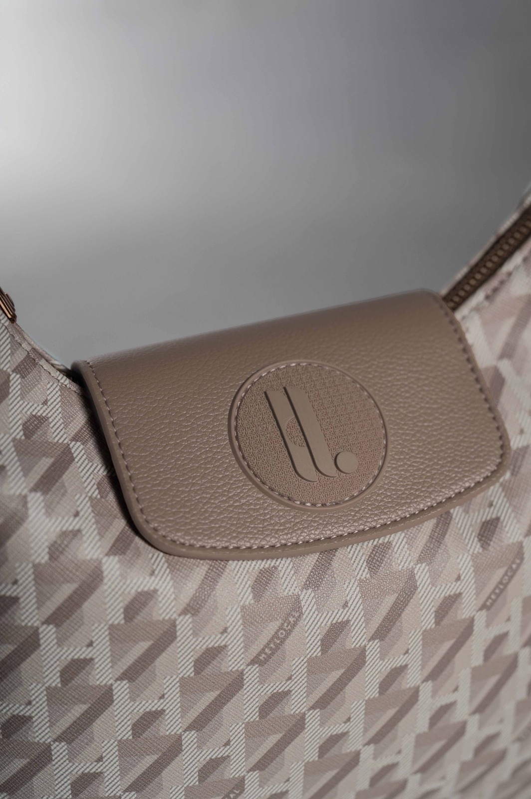 MODEGRAM DE H MIDI HOBO MOCCA