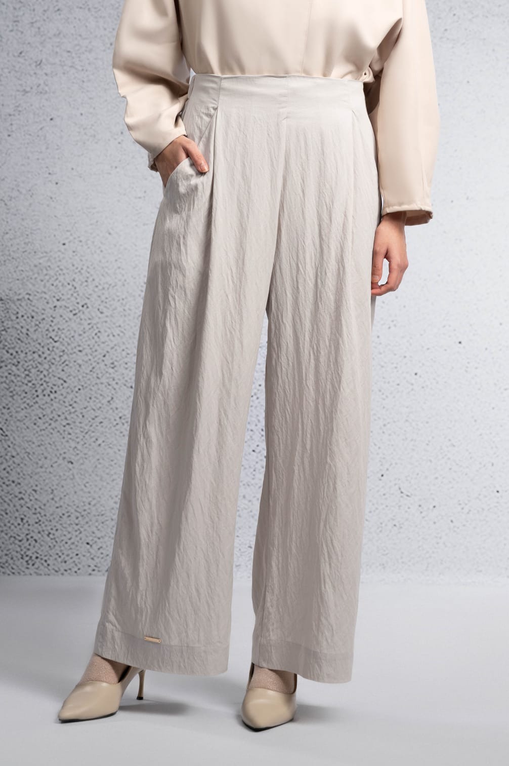 BACK TO EASE LOOSE PANTS