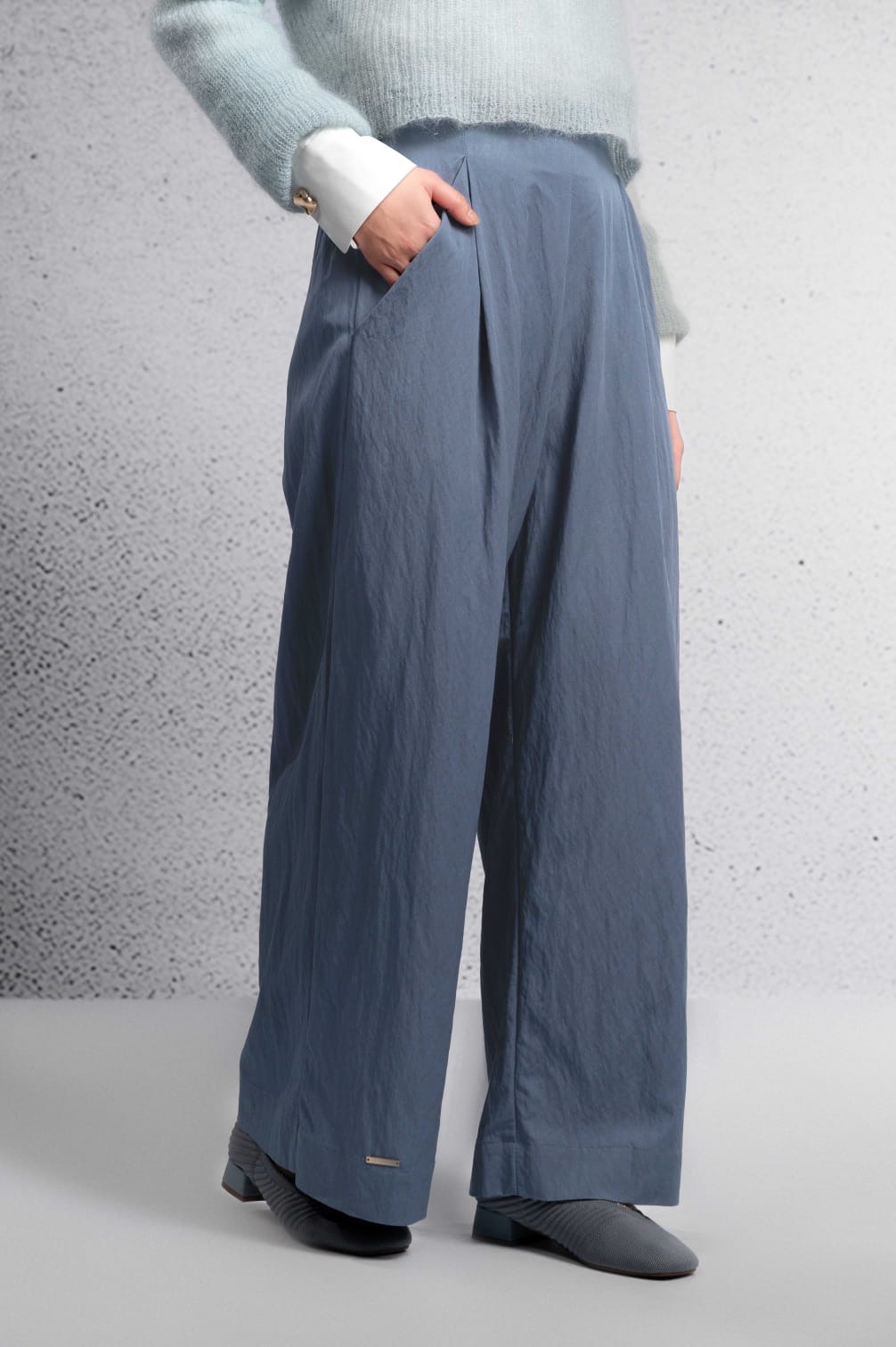 BACK TO EASE LOOSE PANTS