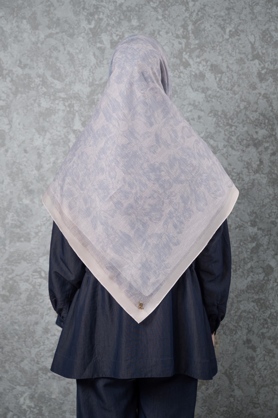 QUIET BLUE SCARF