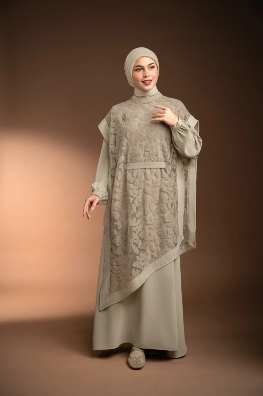 Image of GAUN BERLAPIS RENJANA