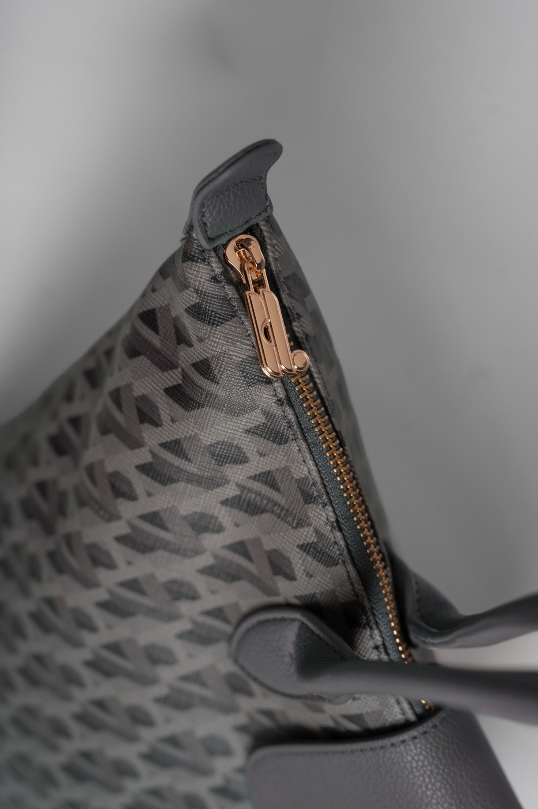 MODEGRAM DE H TOTEVA GREY