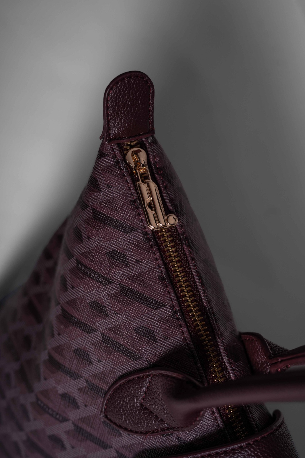 MODEGRAM DE H TOTEVA MAROON