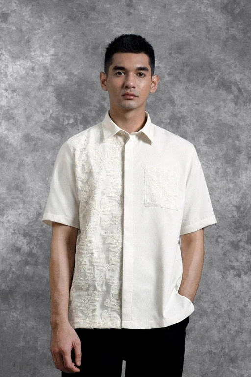 Image of Kemeja Brukat Saku Renjana Lengan Pendek Binar