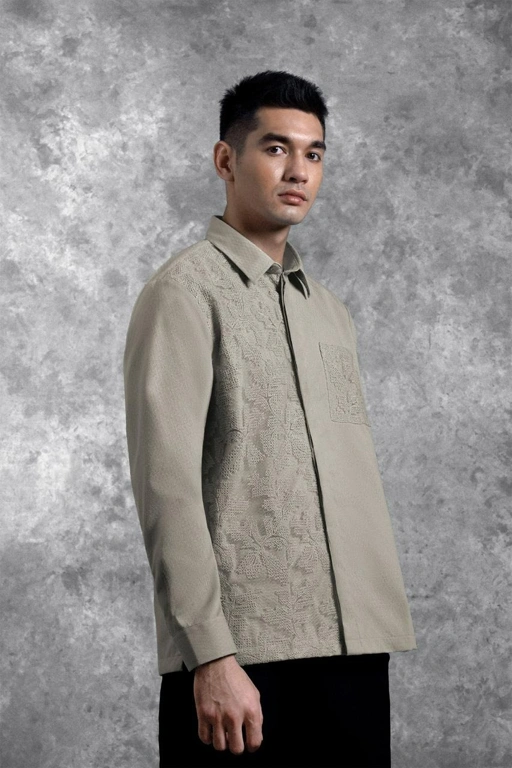 Image of Kemeja Brukat Saku Renjana Lengan Panjang Tenun