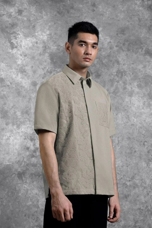 Image of Kemeja Brukat Saku Renjana Lengan Pendek Tenun