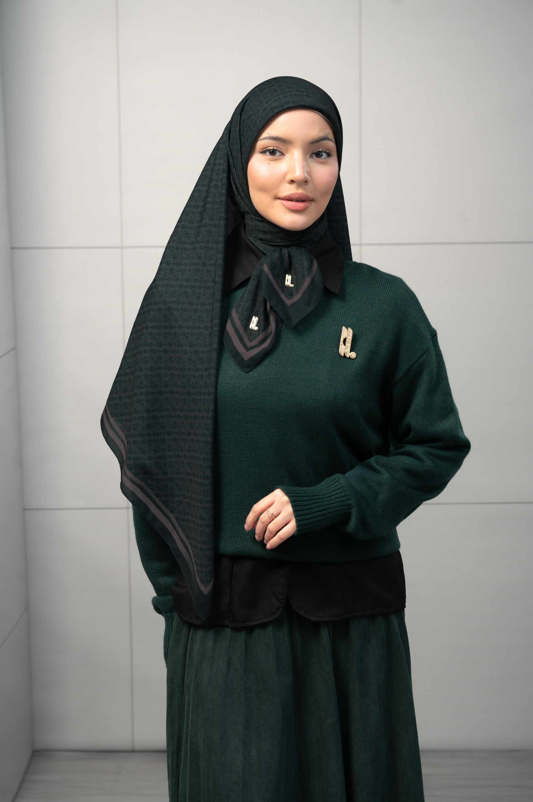 EDGE SCARF PINE