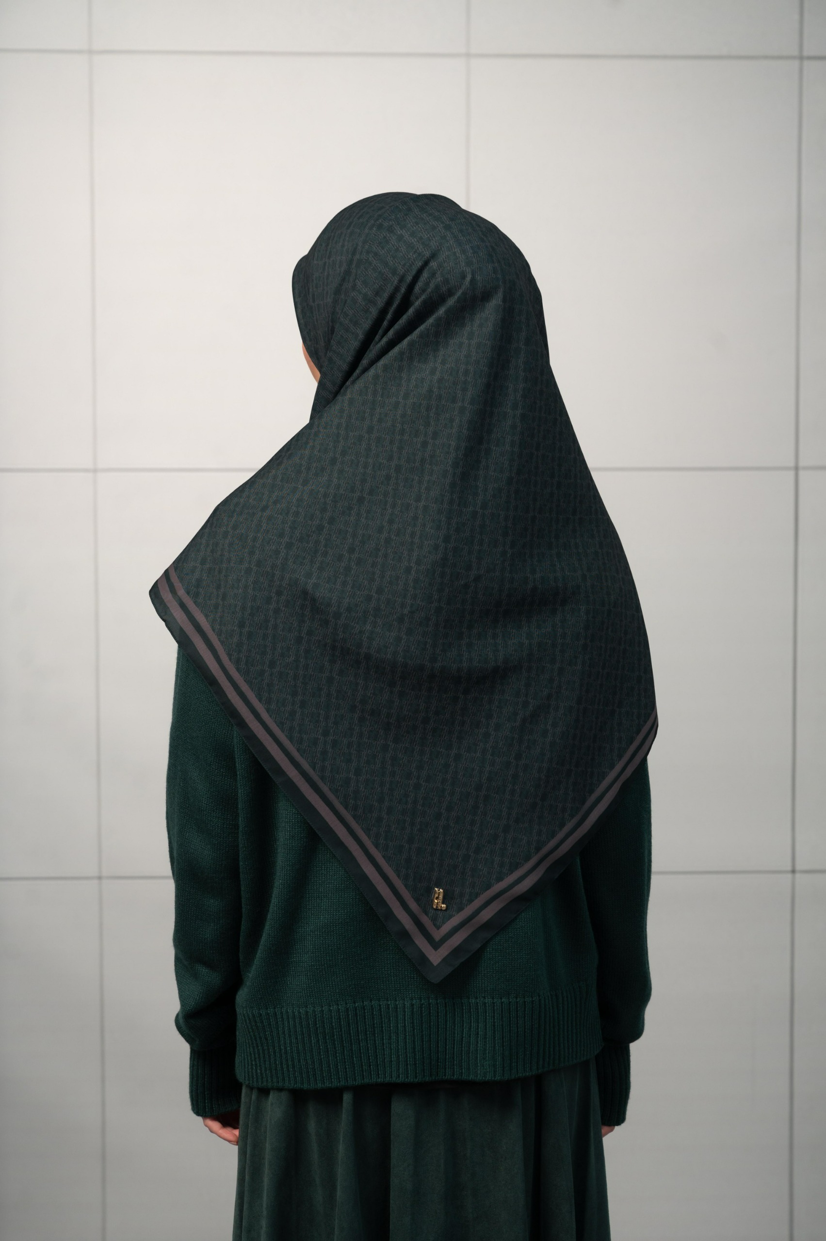 EDGE SCARF PINE