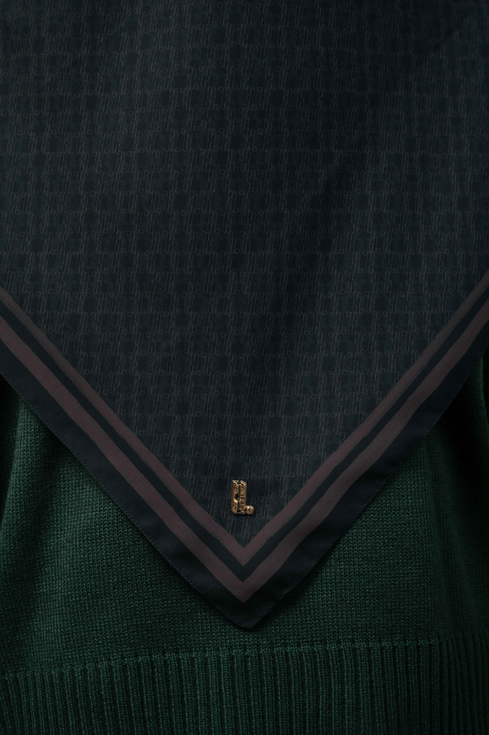 EDGE SCARF PINE