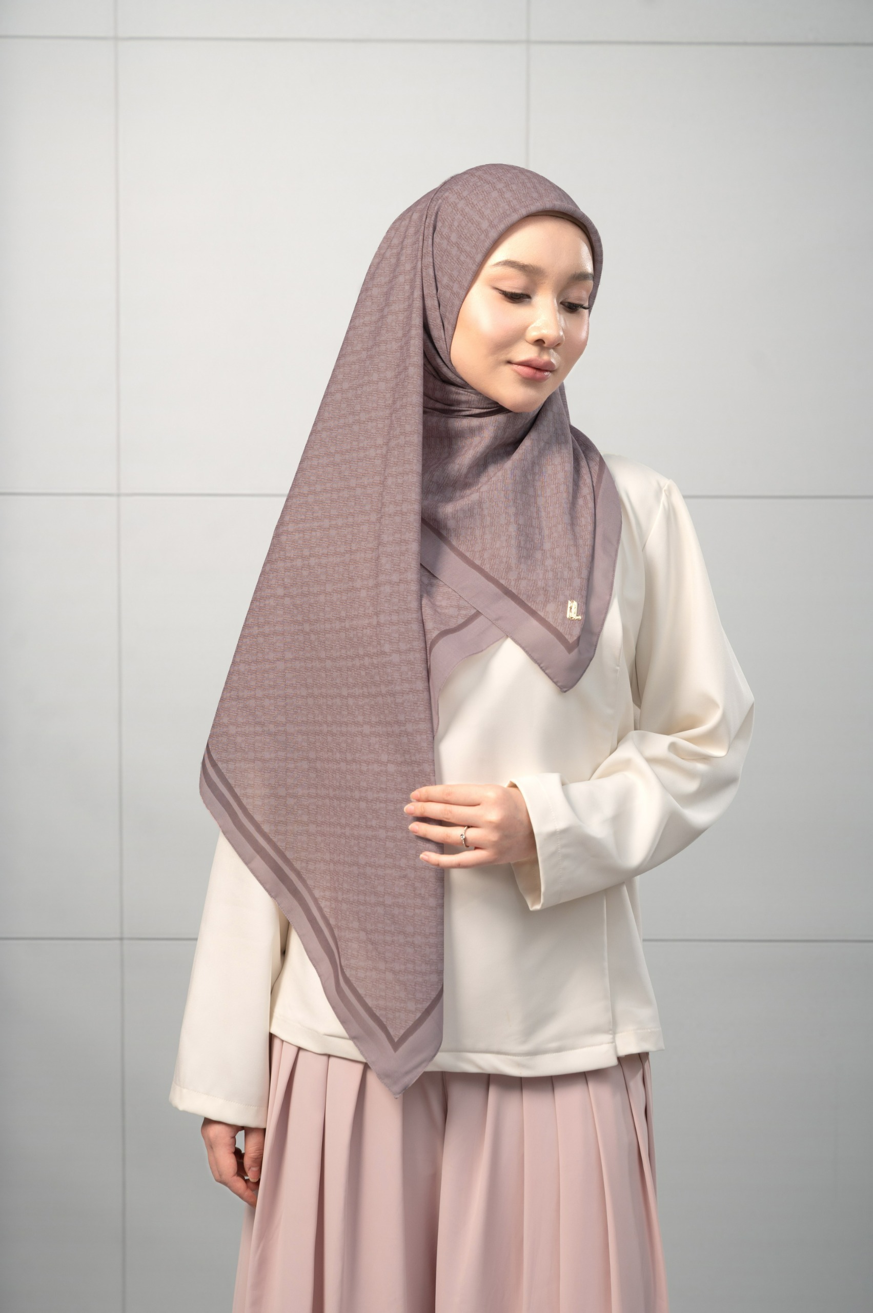 EDGE SCARF BALLET