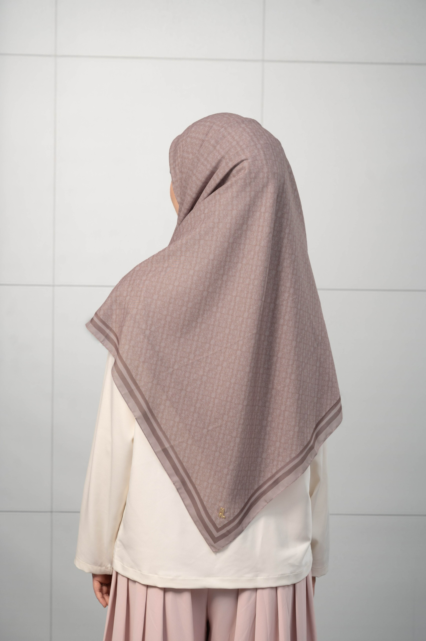 EDGE SCARF BALLET