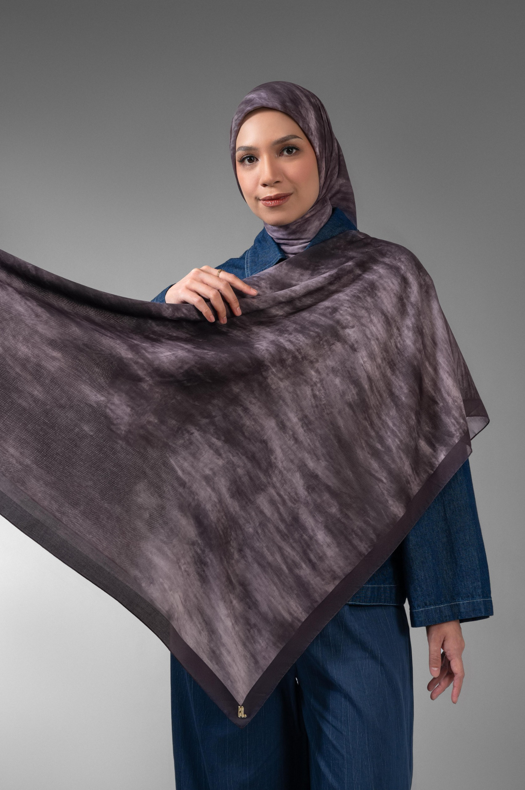 TRACÉ SCARF ROAST