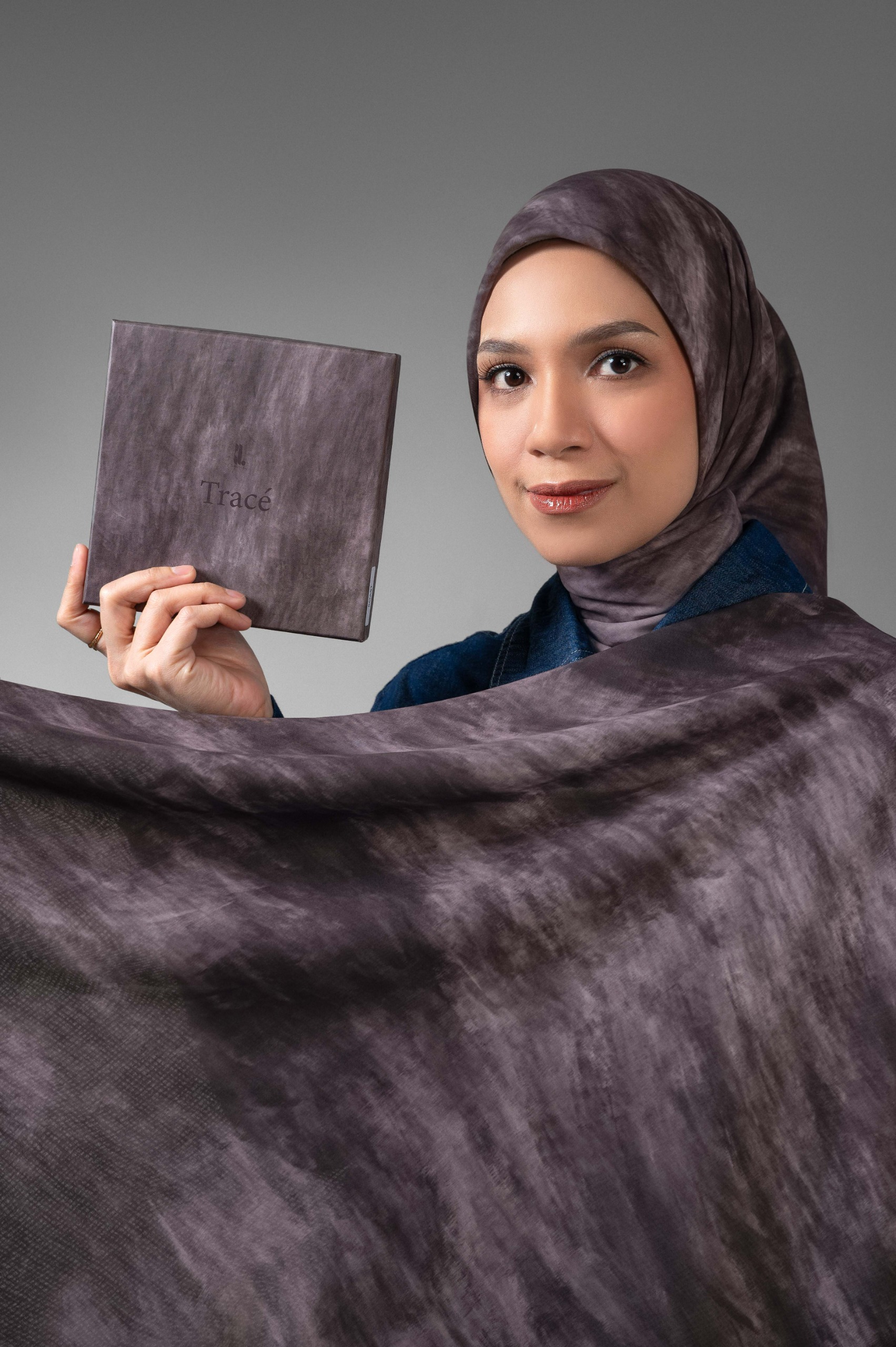 TRACÉ SCARF ROAST