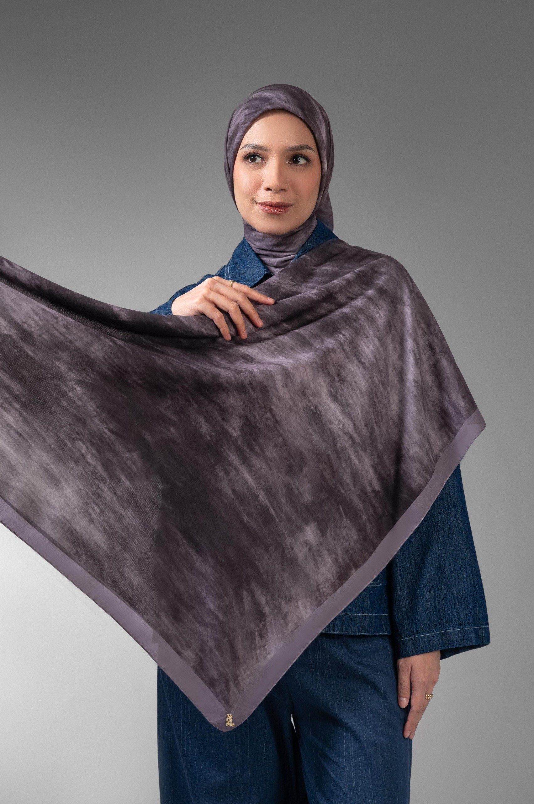 TRACÉ SCARF ROAST