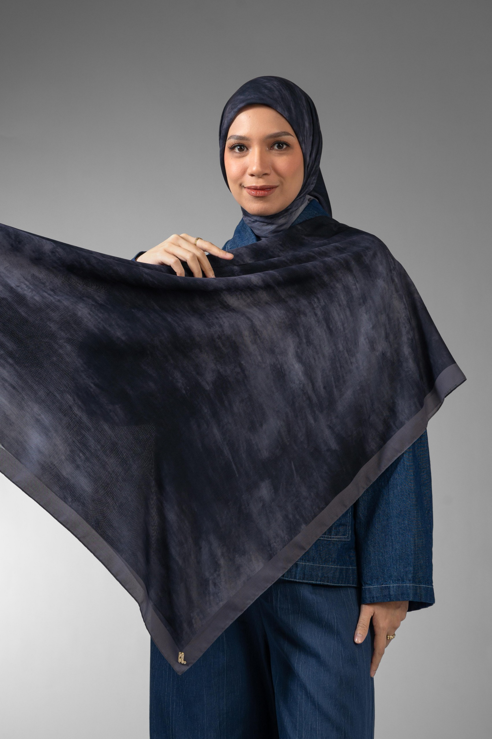 TRACÉ SCARF SAPPHIRE
